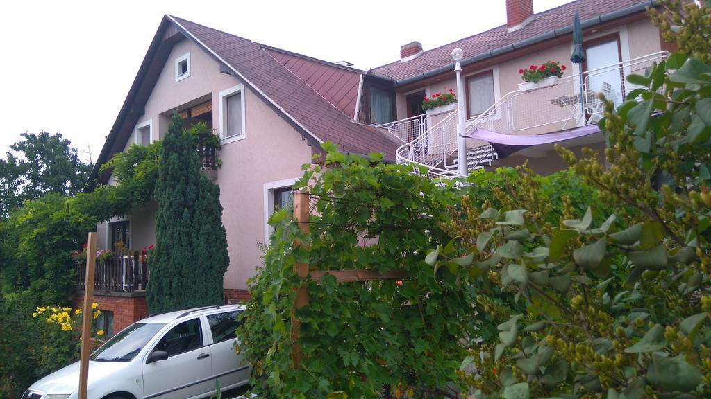 Bertalan Apartman Vonyarcvashegy Exterior foto